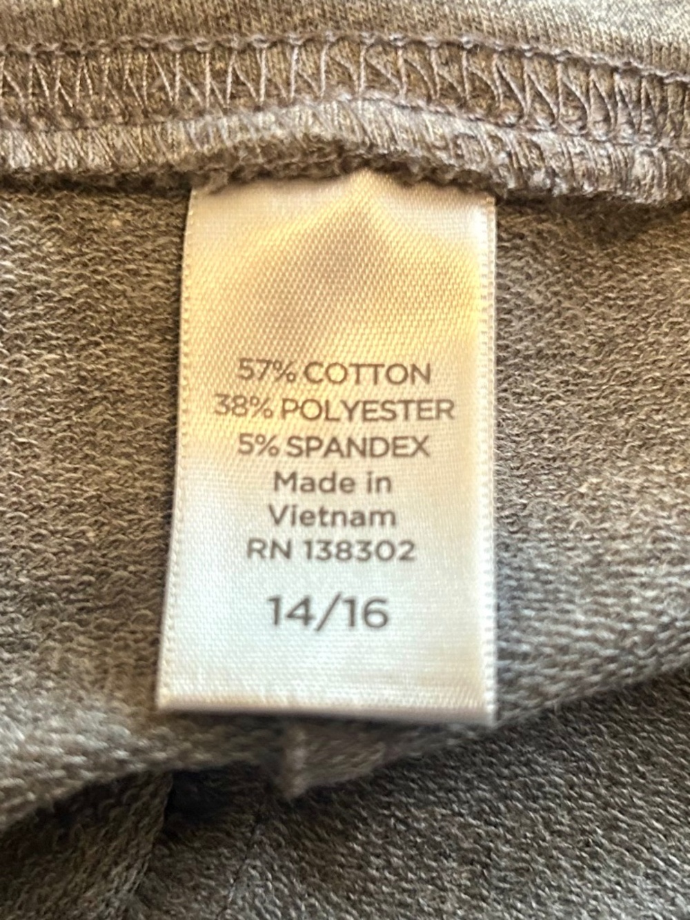 Plus size cropped sweatpants - Picture 4 of 4